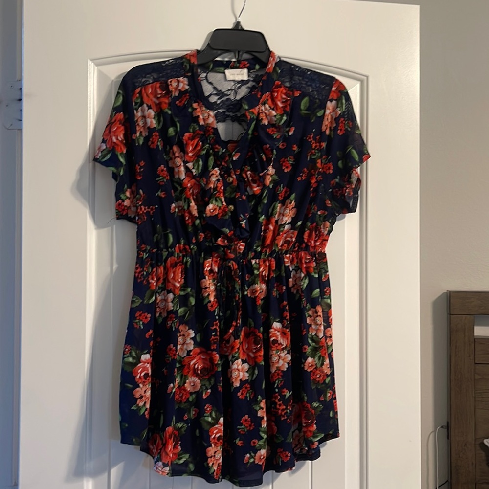 Ivy Rose floral and lace blouse. 1X